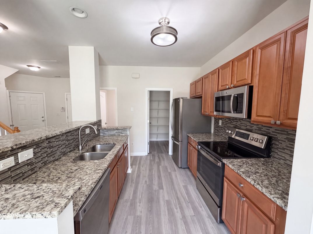 Property photo 2 of 1019 Ivydale Cir