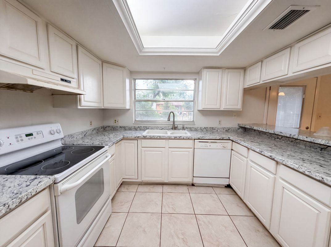 Photo 7 of 20 of 4209 E Alene Dr, Tampa, FL
