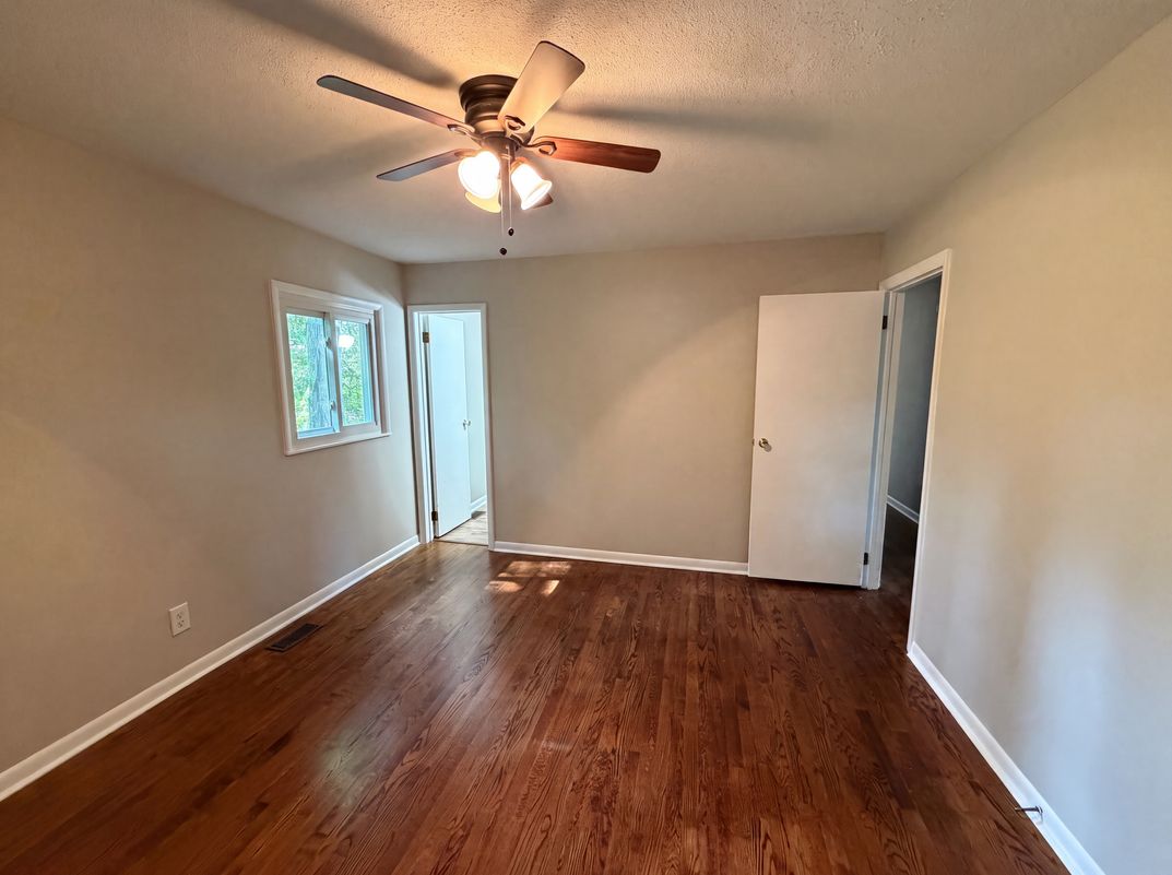 Photo 4 of 19 of 1716 Timberlane St, Gastonia, NC