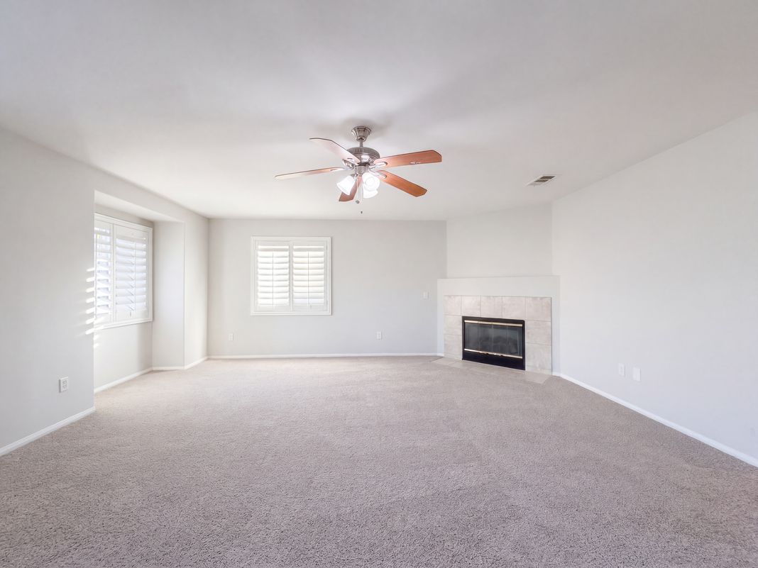 Property photo 3 of 2423 Carolyn Dr