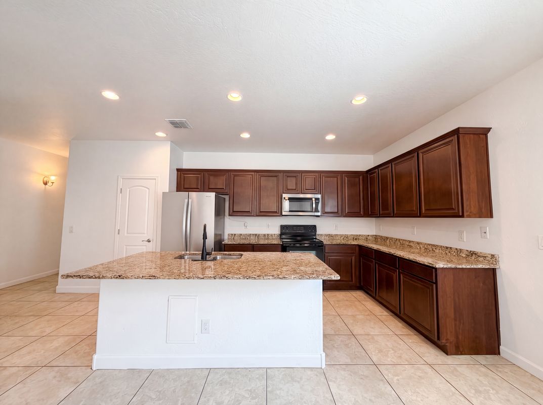 Property photo 2 of 23866 W Ripple Rd