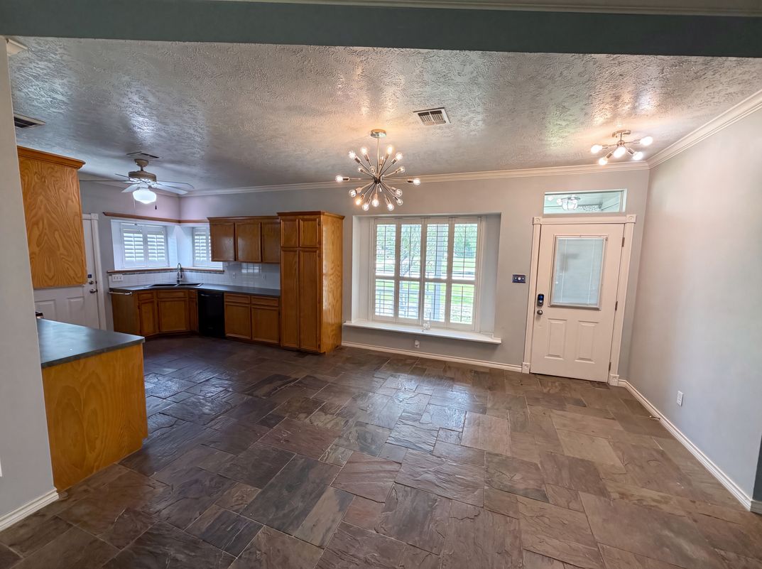 Property photo 2 of 7934 Round Rock Dr