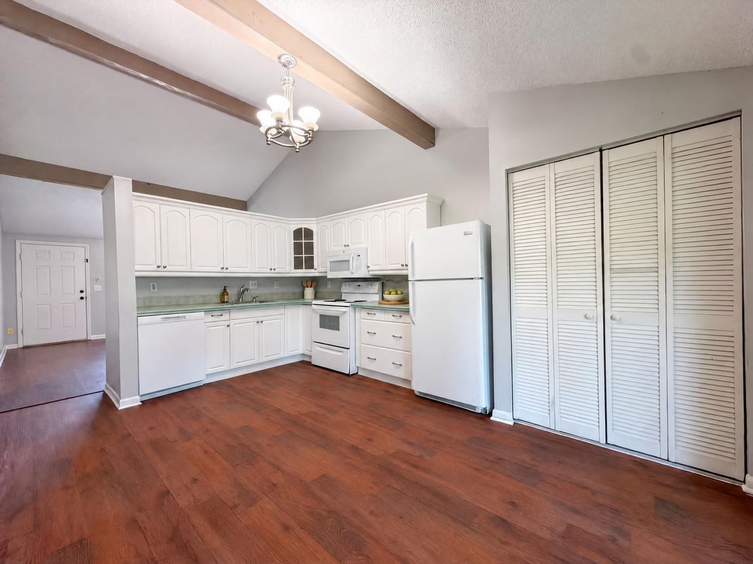 Property photo 2 of 16005 Woodpine Dr