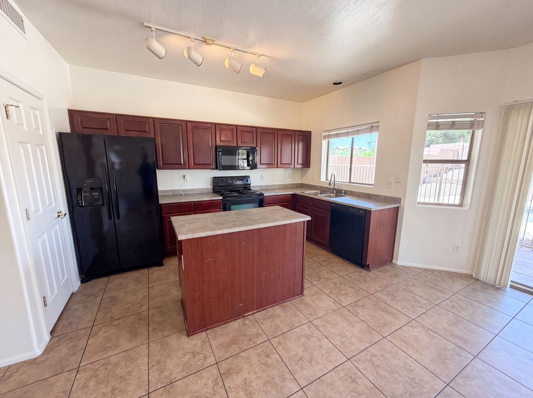 Property photo 2 of 17268 W Elaine Dr