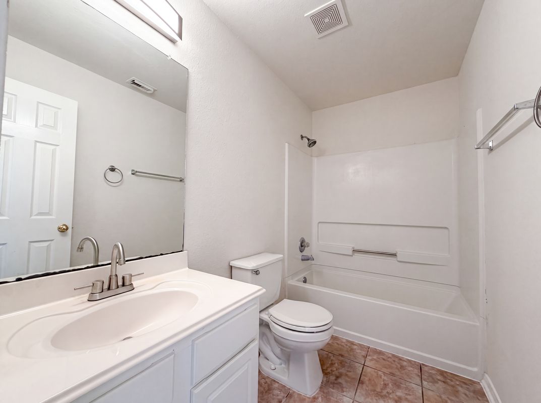 Photo 14 of 22 of 16519 Eaglewood Shadows Dr, Sugar Land, TX