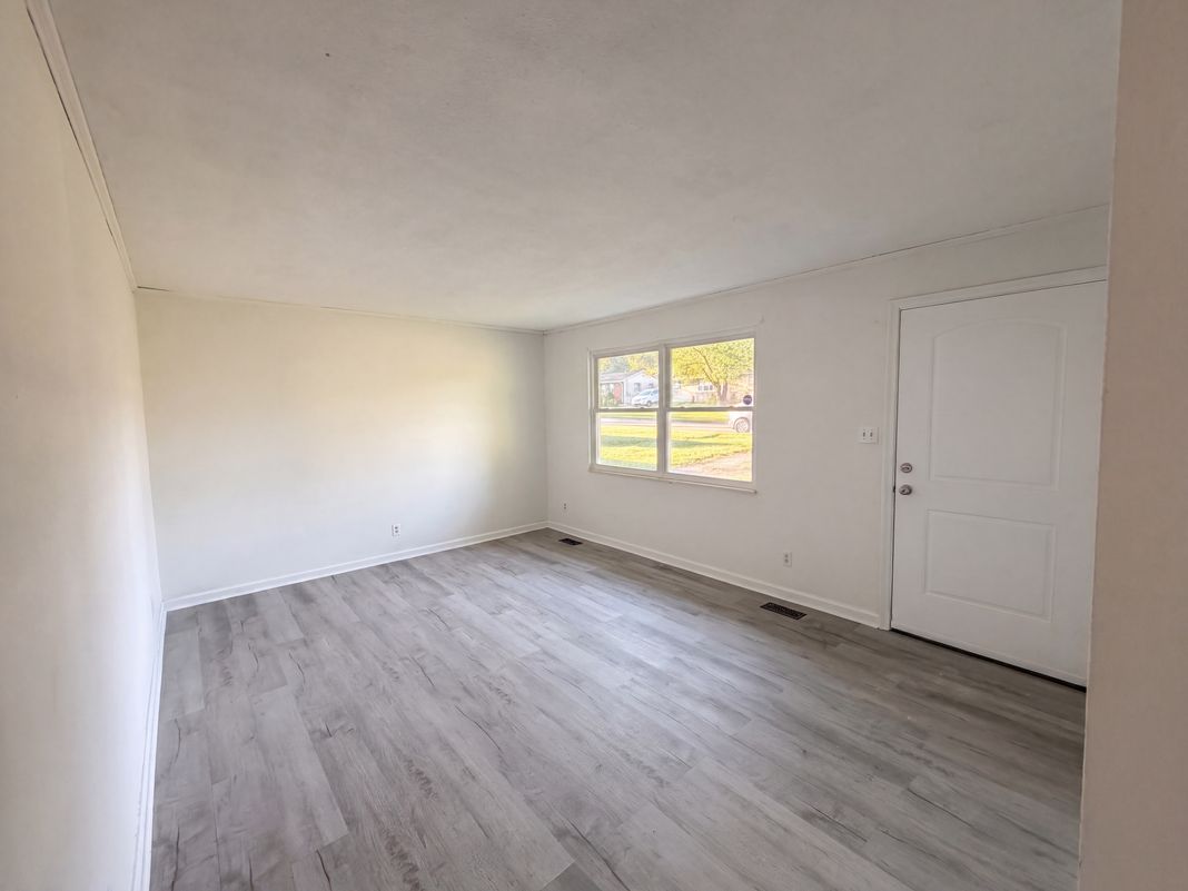 Property photo 3 of 7301 Meadowbrook Cir