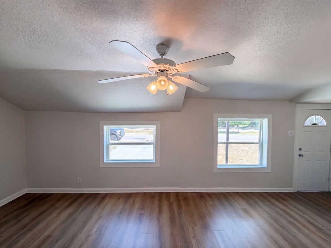 Property photo 3 of 1418 Moss St