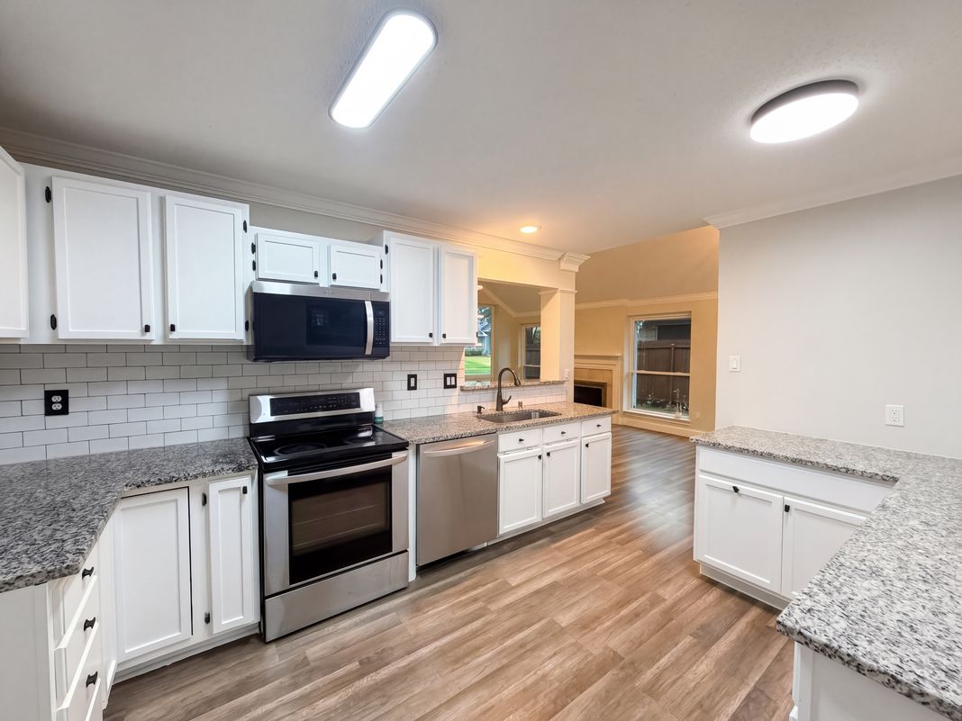Property photo 3 of 2228 Silverthorn Ln
