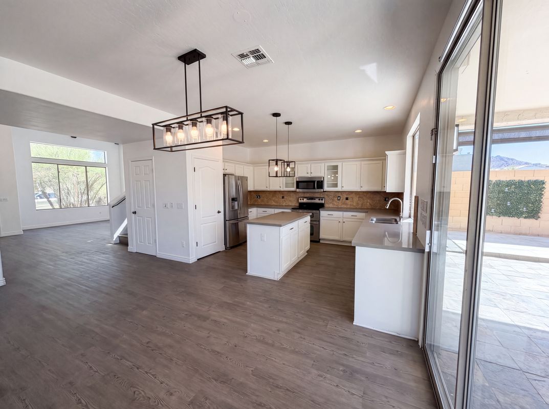 Photo 11 of 35 of 17645 W Hale Bopp Dr, Goodyear, AZ