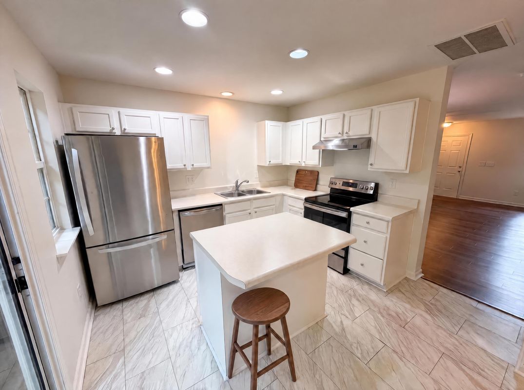 Property photo 2 of 4165 Birch Leaf Ct