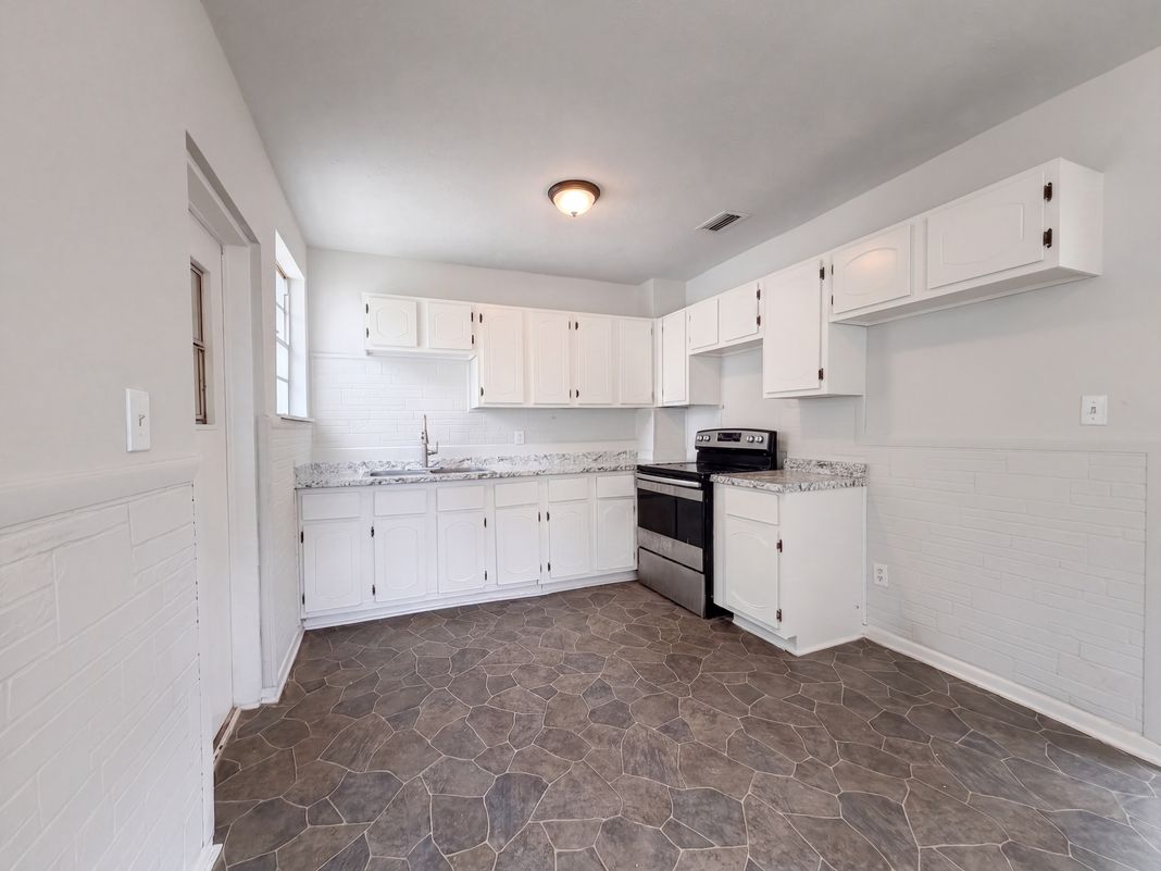 Property photo 2 of 8951 Adams Ave