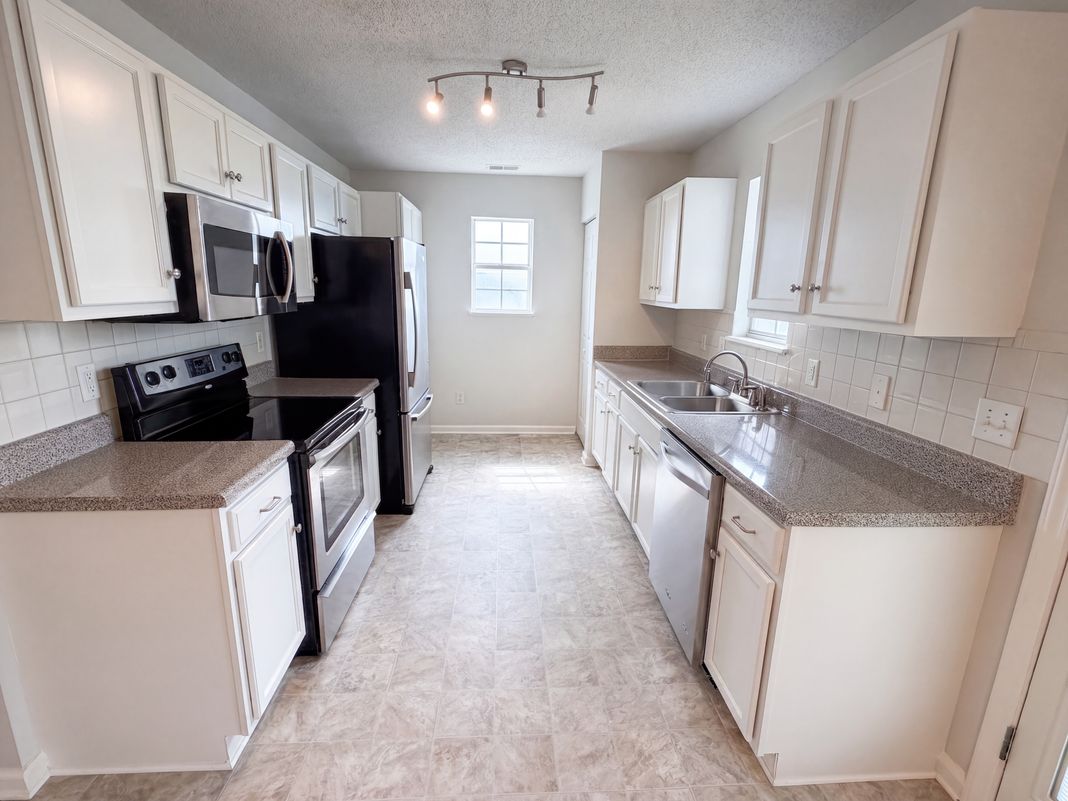 Property photo 2 of 272 Cape Jasmine Way