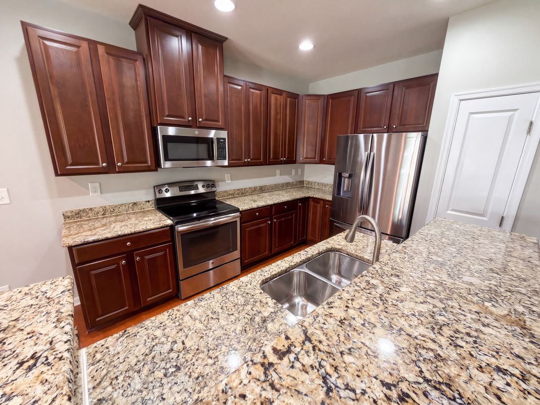 Property photo 2 of 1006 Oakmere Rd