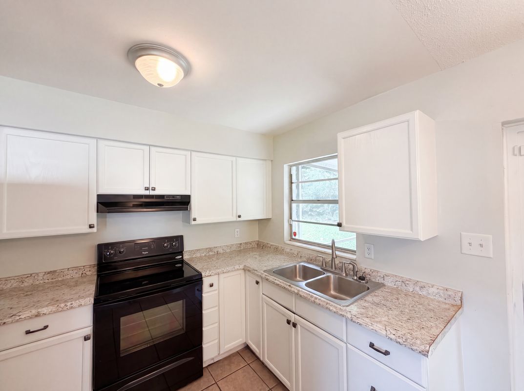 Property photo 2 of 1735 Jefferson Dr