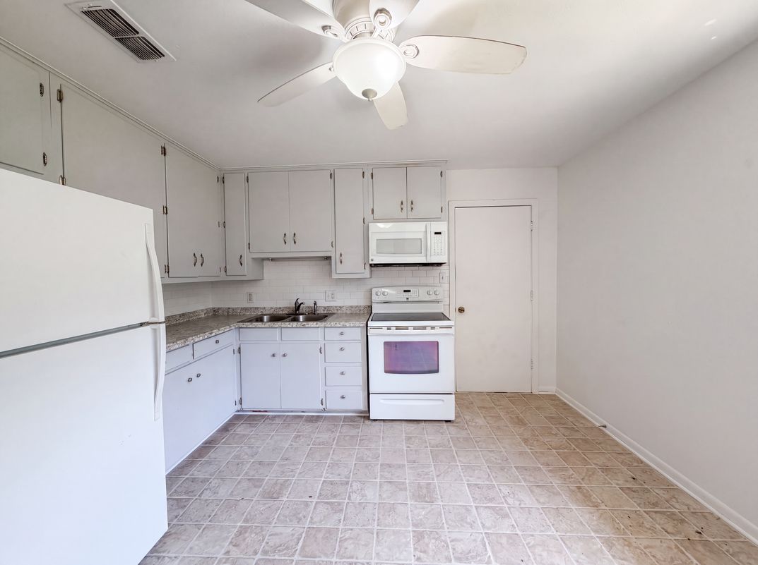 Property photo 2 of 1213 S Ridgeway Dr