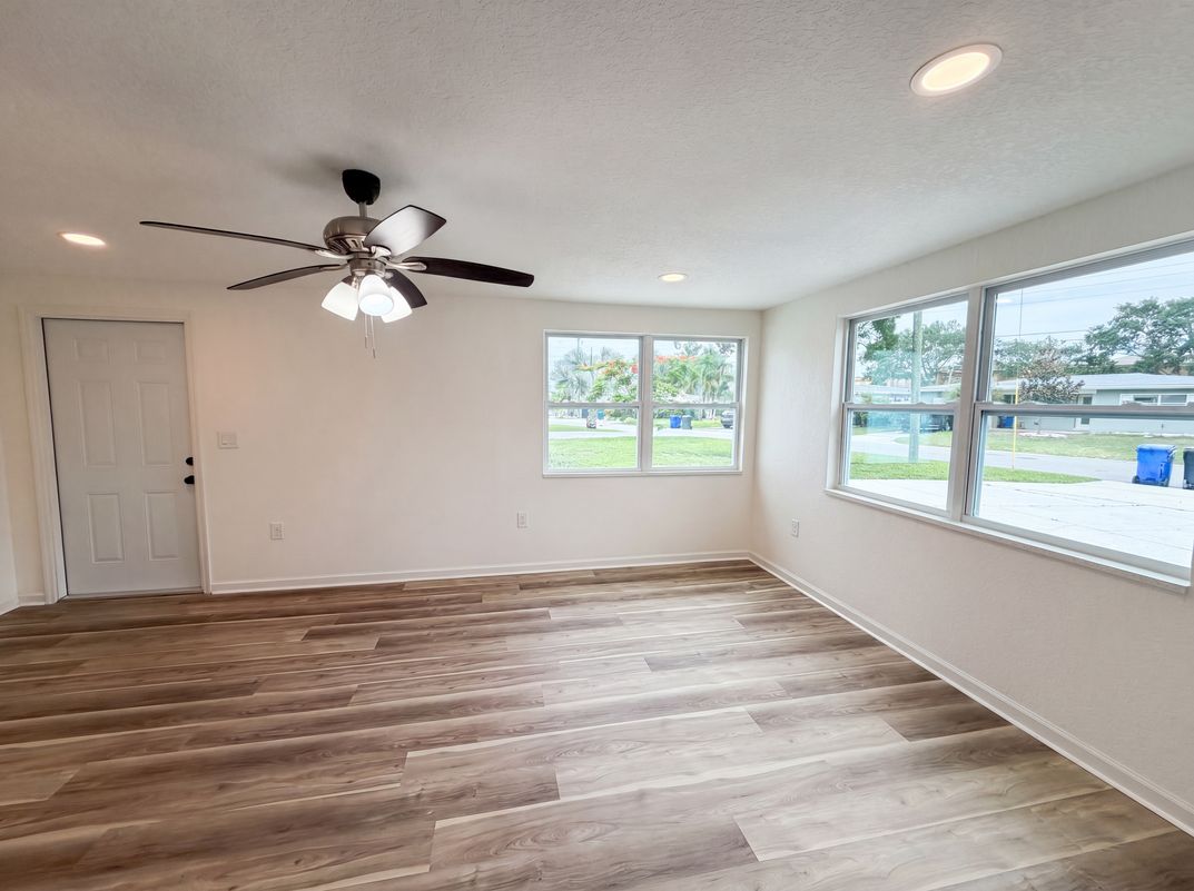 Photo 3 of 19 of 567 Baywood Dr N, Dunedin, FL
