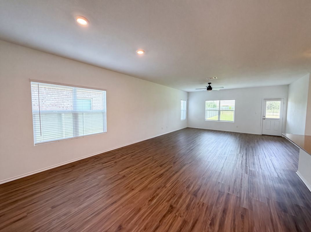 Property photo 3 of 424 Wolf Springs Rd