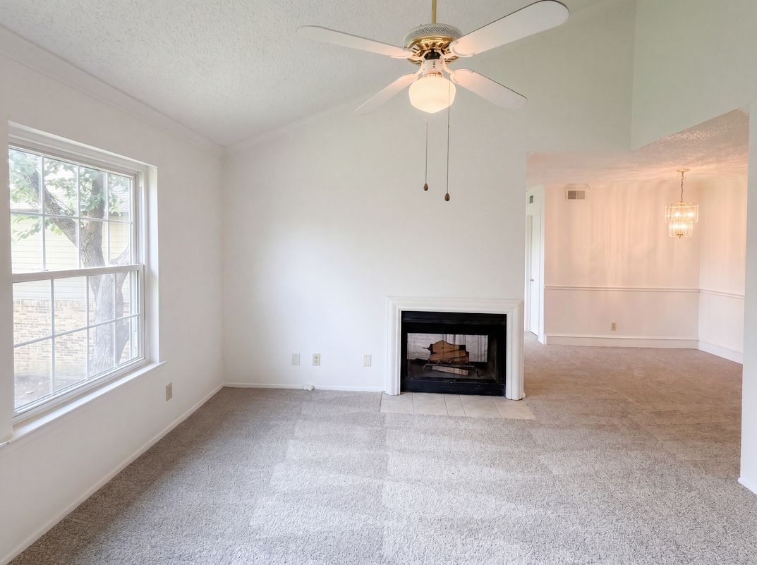 Property photo 3 of 5300 Keller Springs Rd Apt 2075