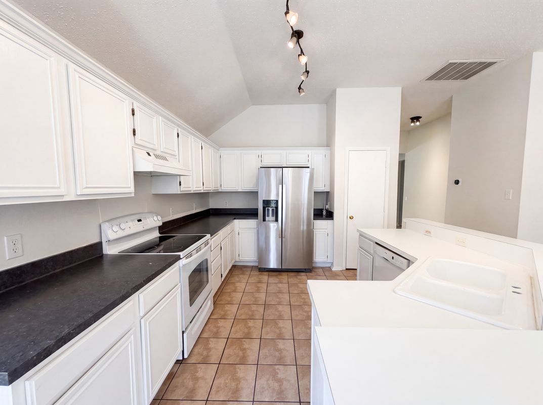 Property photo 2 of 7008 Chateau Dr