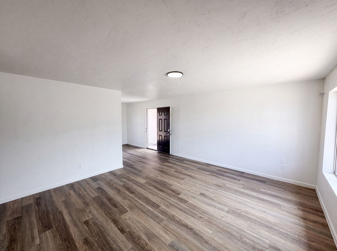 Property photo 3 of 402 W District St