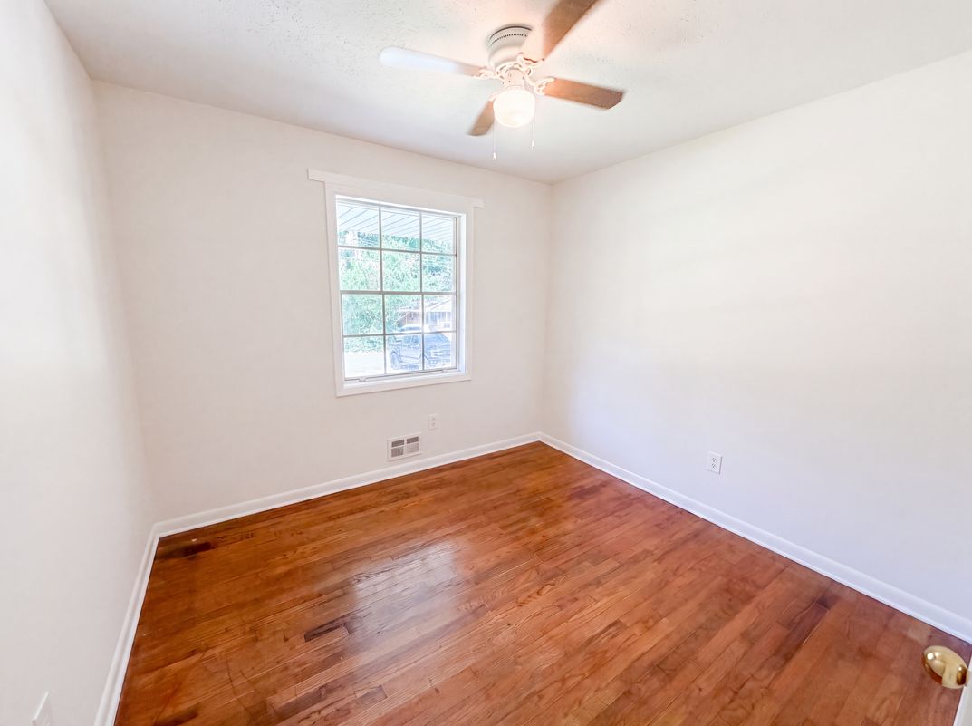 Photo 8 of 19 of 1375 NW South Hicks Cir, Conyers, GA