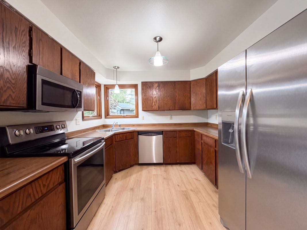 Property photo 2 of 4449 Hollyhock St