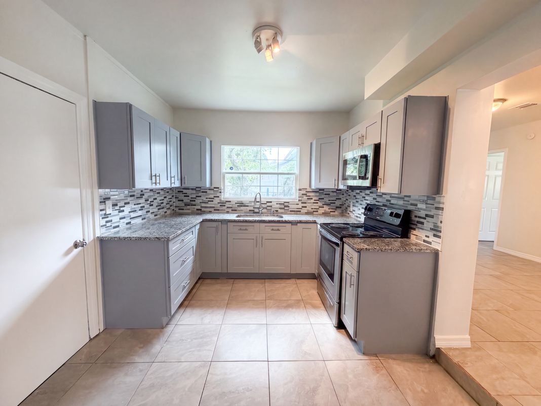 Property photo 3 of 7117 N 50th St
