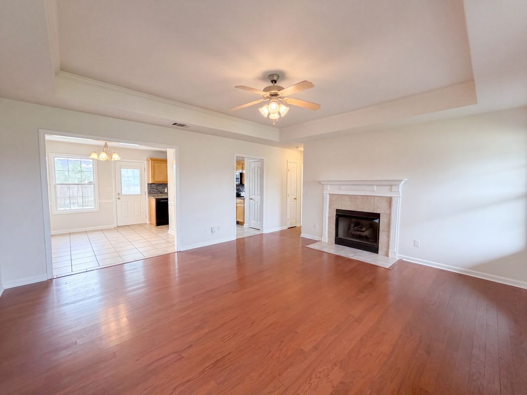 Property photo 3 of 8018 Valencia Dr