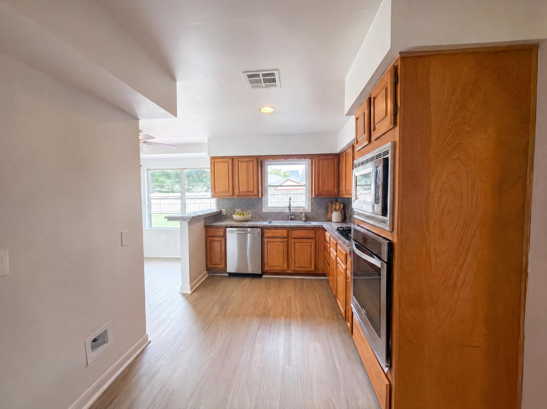 Property photo 2 of 3026 Deal St