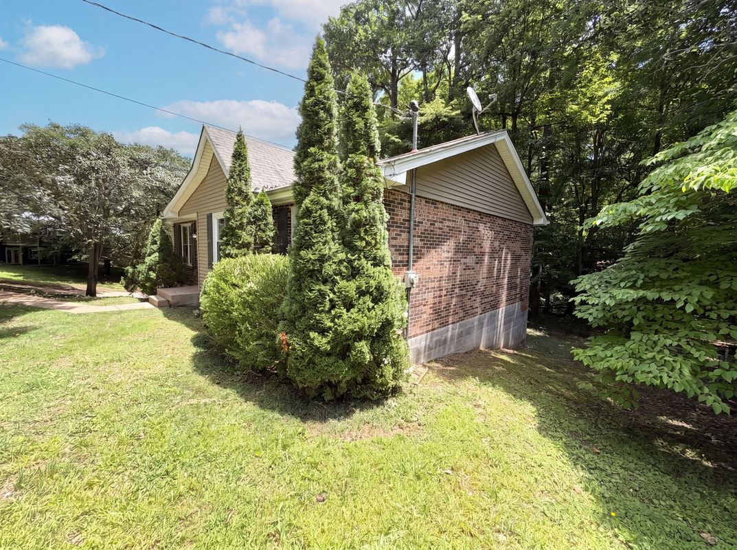 Photo 13 of 19 of 206 Diana Dr, Dickson, TN