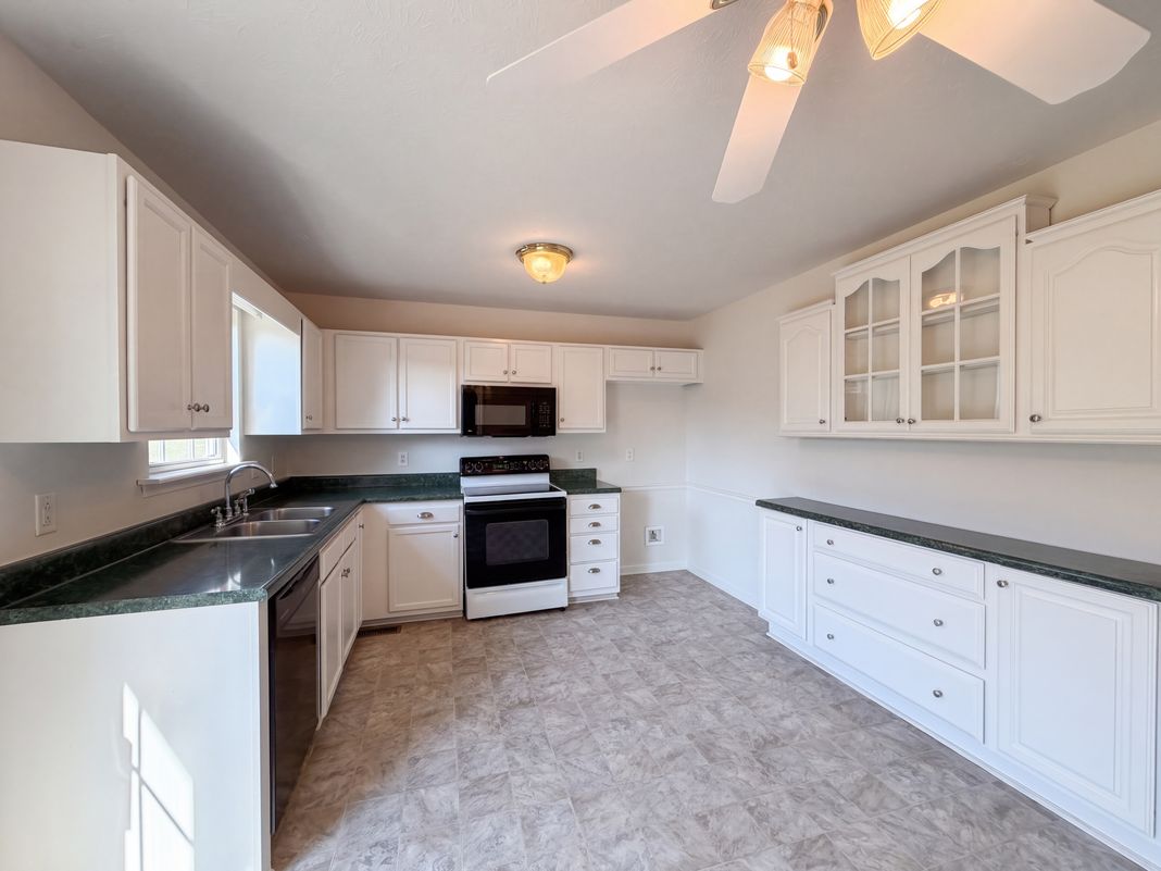 Property photo 2 of 1303 St Hubbins Dr