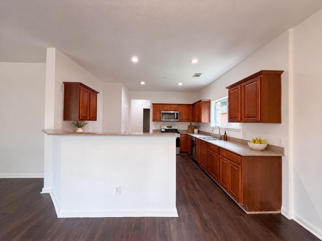Property photo 2 of 1942 Bevington Oaks Cir