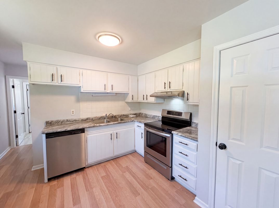 Property photo 2 of 2883 S Wollenweber Rd