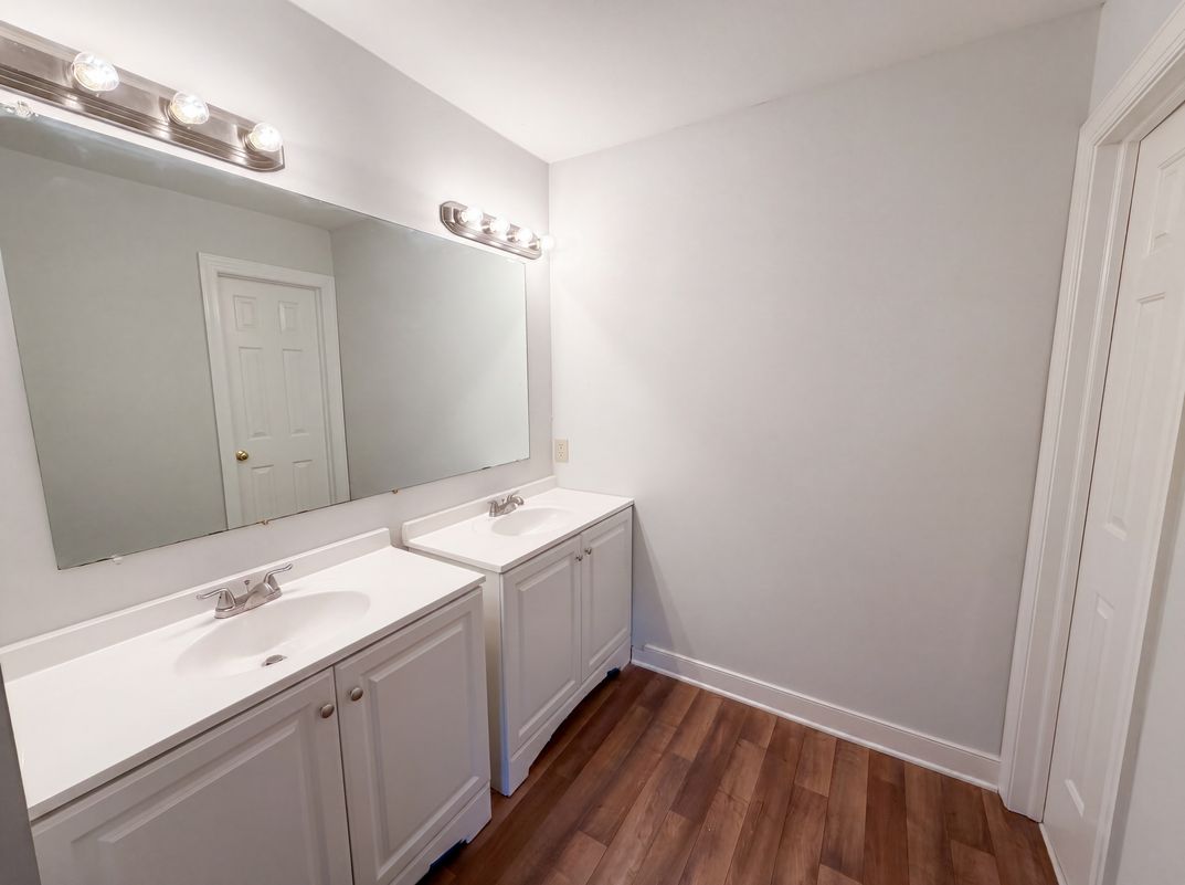 Photo 18 of 21 of 5517 W Bay Ct, Midlothian, VA