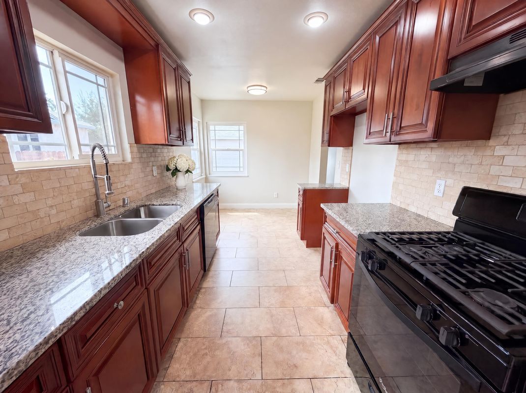 Property photo 2 of 16515 Rosemary Dr