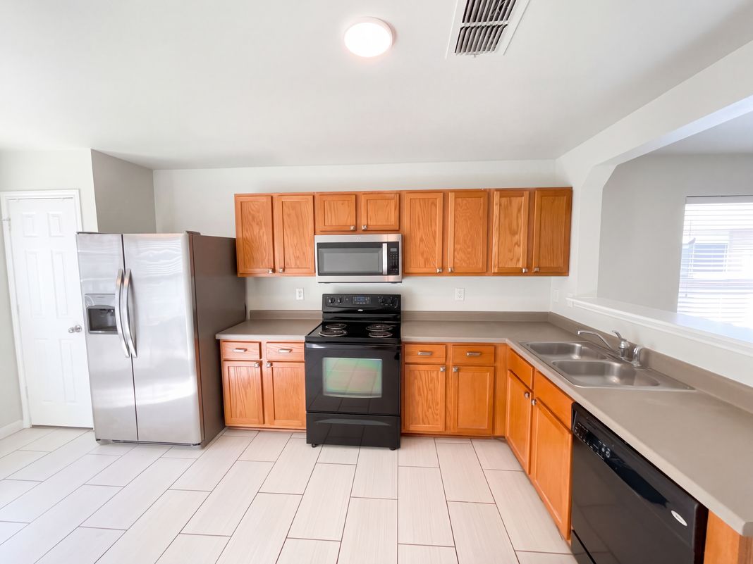 Property photo 2 of 10914 Rivera Cv