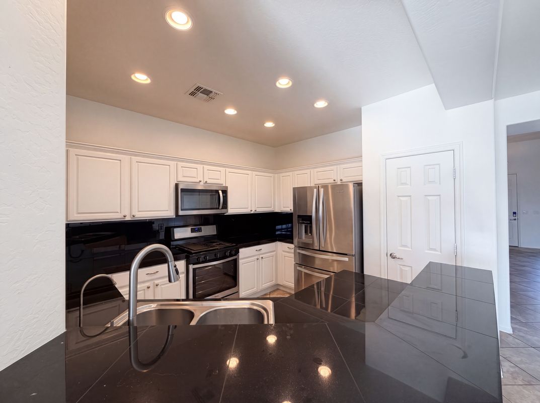 Property photo 2 of 38034 N Hudson Trl
