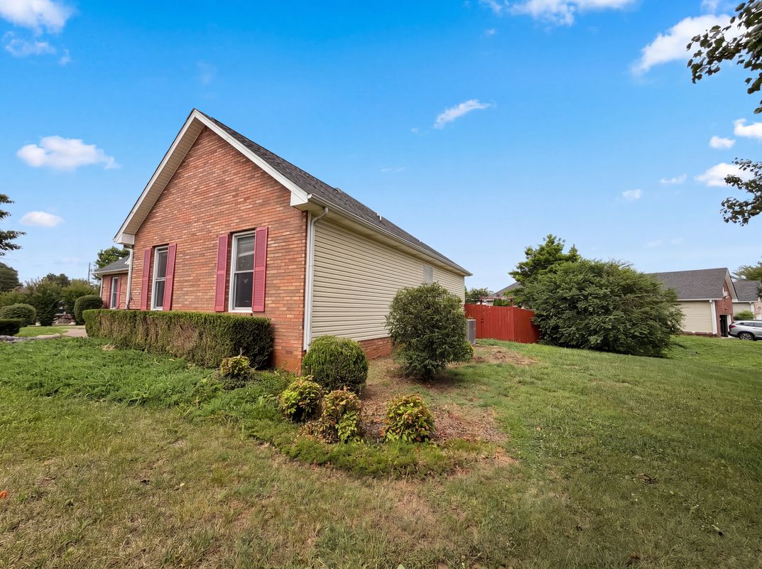 Photo 13 of 17 of 3609 Millington Dr, Clarksville, TN