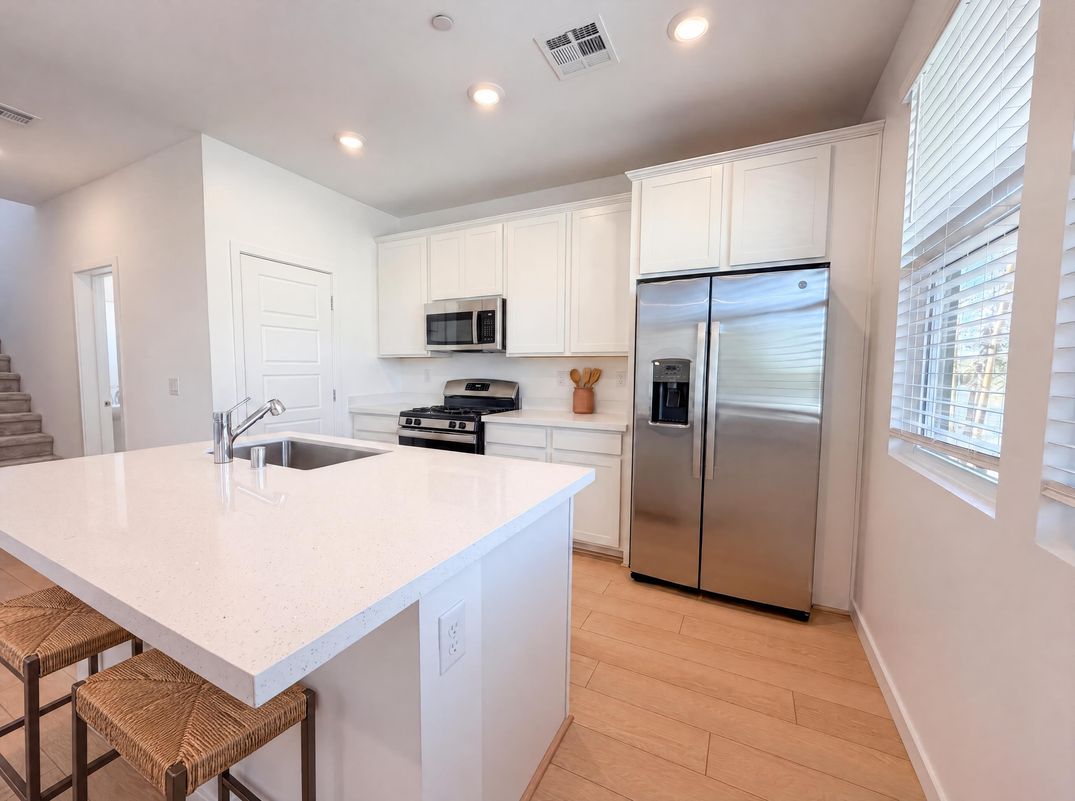 Property photo 2 of 305 Crescent Glow Ln
