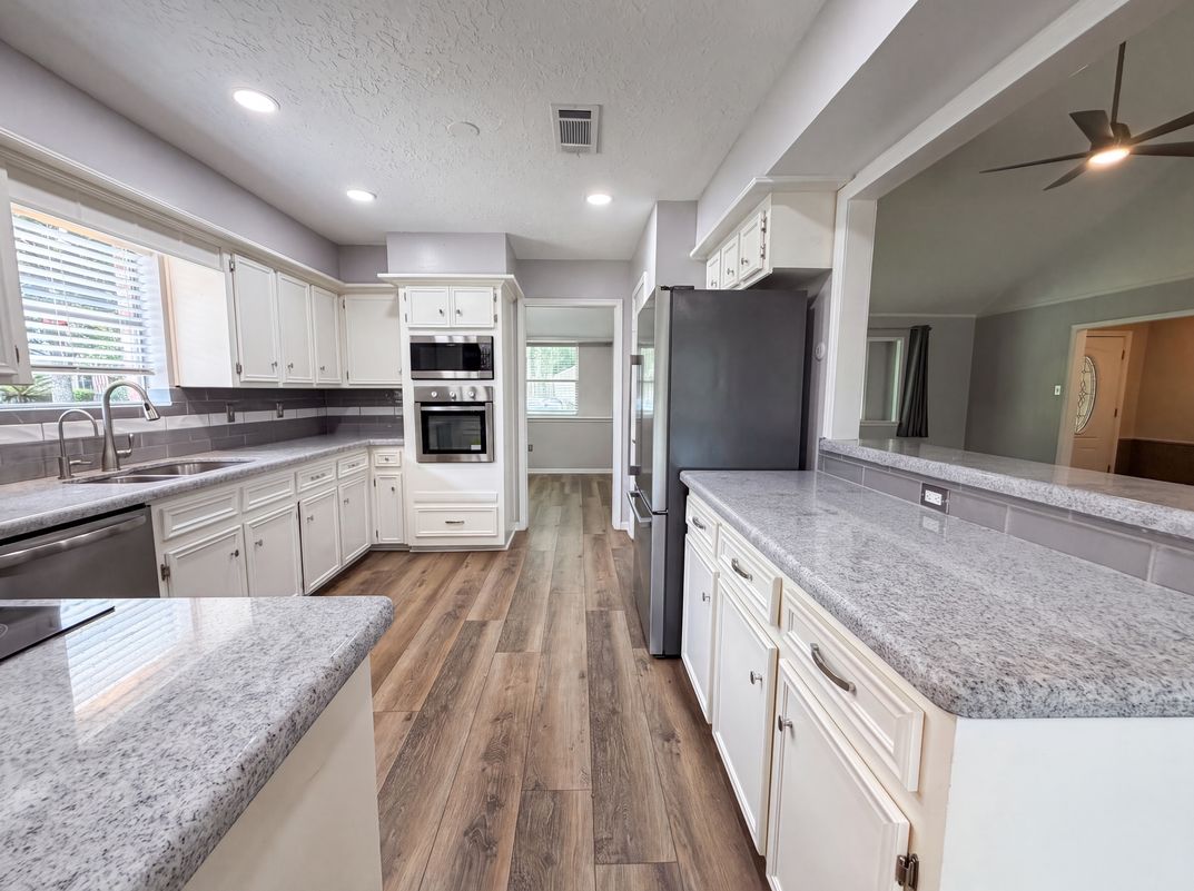Property photo 2 of 10327 Sweetwood Dr