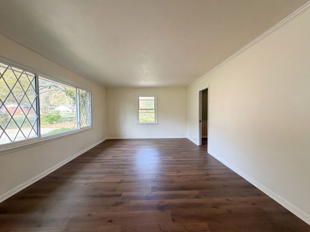 Property photo 3 of 121 Pelham Ln
