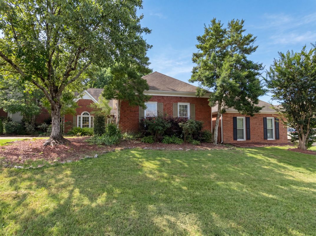 Property photo 1 of 1900 Stone Brook Ln