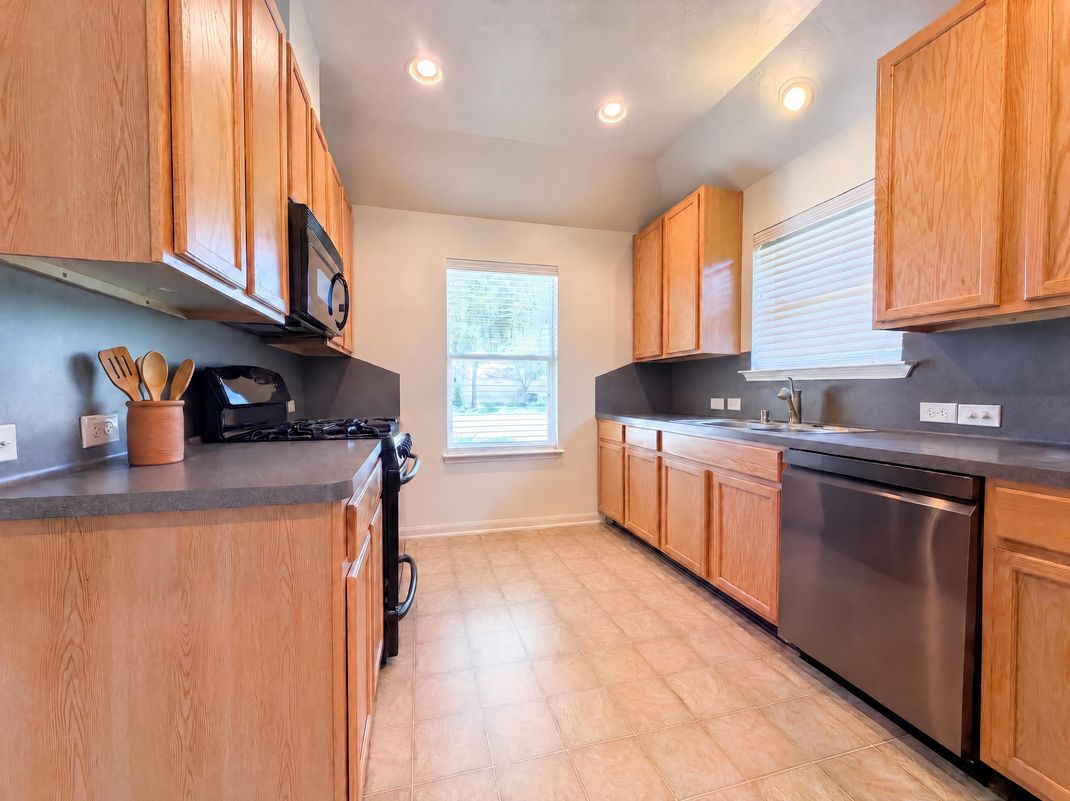Property photo 2 of 11327 Grass Lake Ln