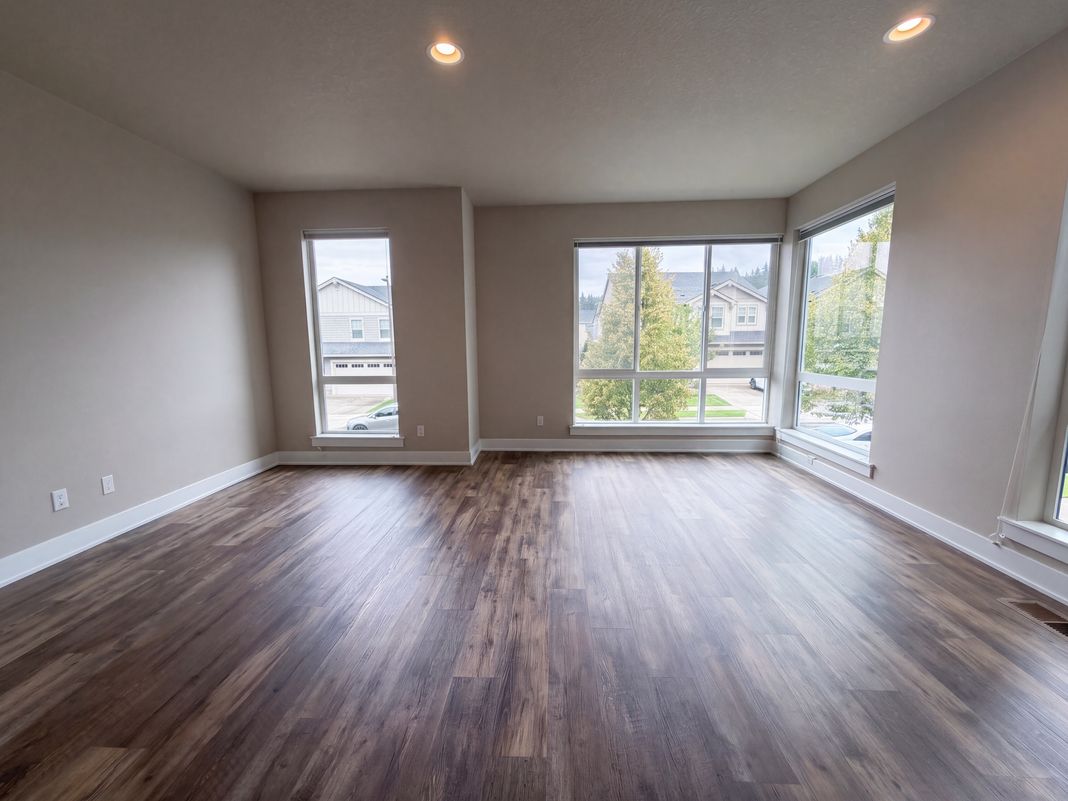 Property photo 3 of 17302 SW Kite Ln