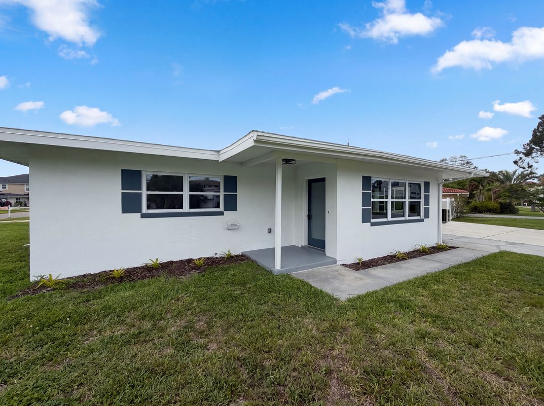 Photo 18 of 19 of 567 Baywood Dr N, Dunedin, FL