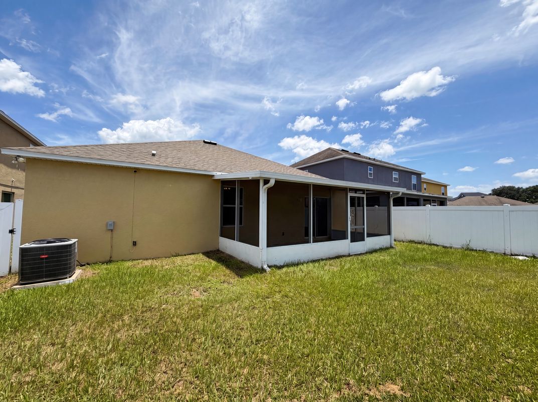 Photo 23 of 24 of 1048 Bethpage Rd, Auburndale, FL