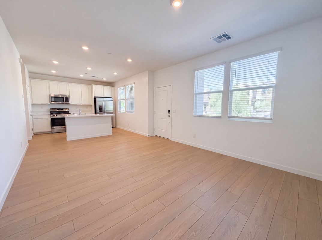 Property photo 3 of 305 Crescent Glow Ln