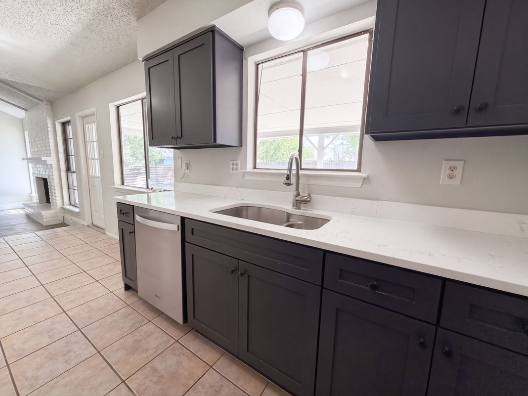 Property photo 2 of 414 Jeanette Dr