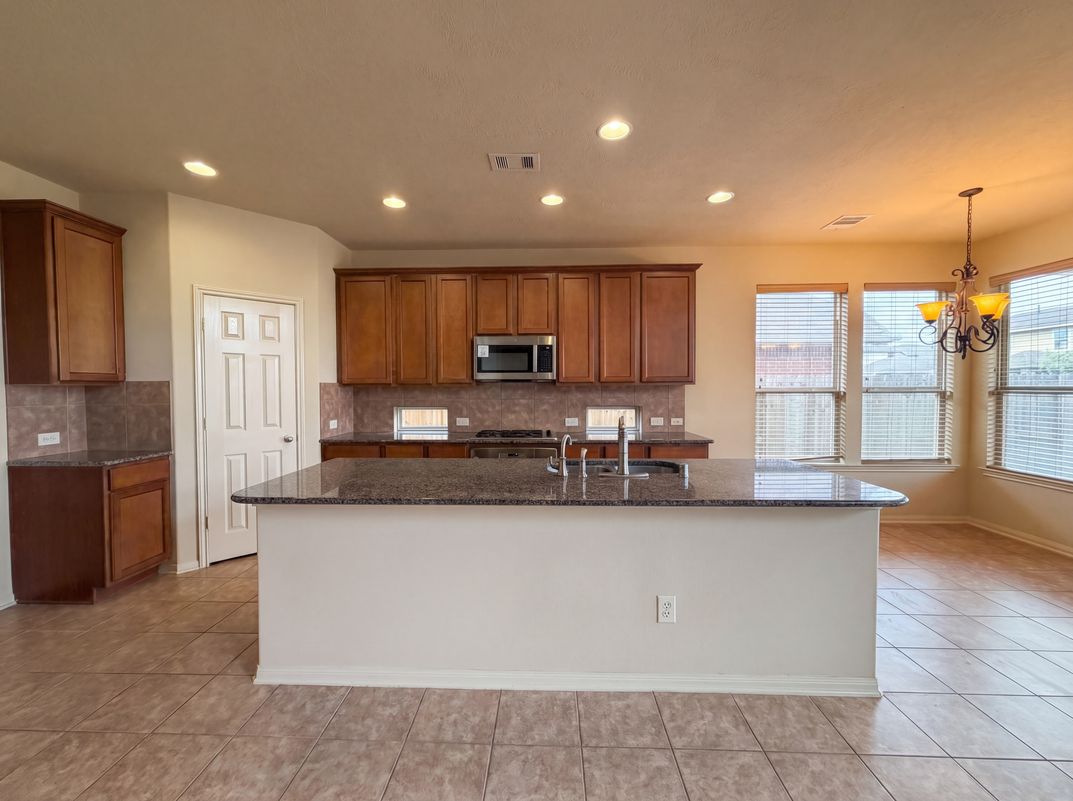Property photo 2 of 4710 Autumn Pine Ln
