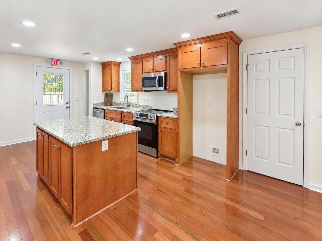 Property photo 3 of 1729 N Highway 17